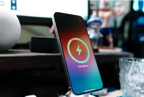 新县苹果15换屏服务分享用什么充电器给iPhone15充电更好 